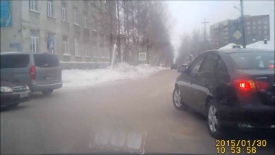 Толян валит,ничего не замечает, в ДТП попадает..