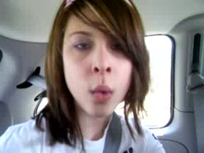 Девушку прет