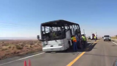 Сгоревший автобус в Аризоне. Погрузка на авто эвакуатор. Америка.