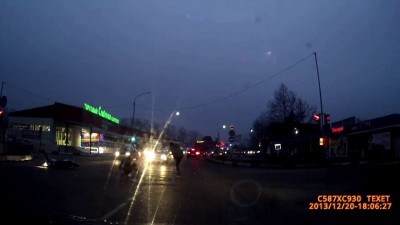 Решил проскочить на красный