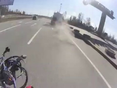 Махнул фуре ручкой...