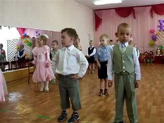 мальчик теряет шортики