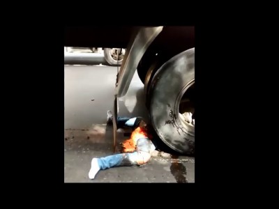 заехала под грузовик