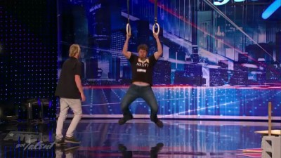 Человек "Стальные яйца"