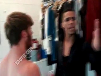 смотри на руку