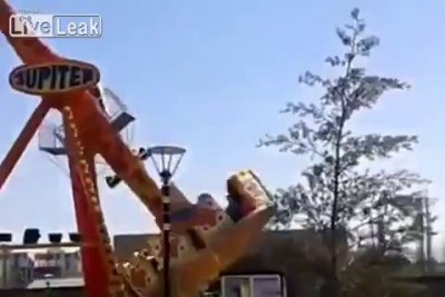 Выпал из аттракциона