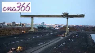 Падение козлового крана .