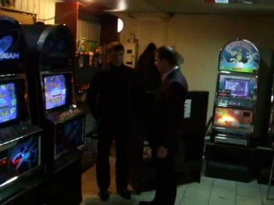 Депутат Ляшко громит игровые автоматы