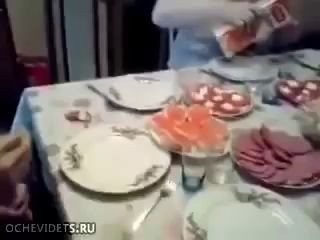 Как не надо открывать шампанское...