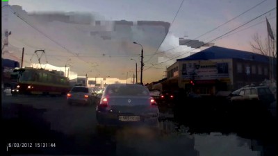 Тетка-пешеход прет на красный и летчик