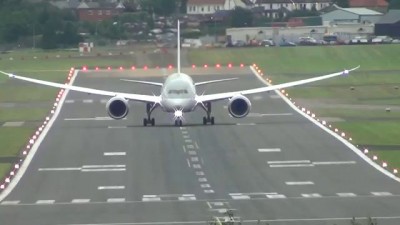 Impressive Qatar Airways Boeing 787 Dreamliner Display, Farnborough.