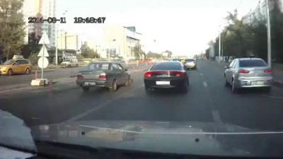 Курица на Audi решила поучить...