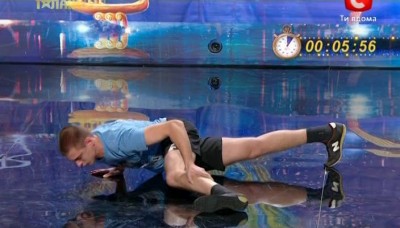 Отжимание на одной руке