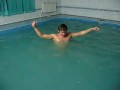чувак перданул в бассейне ( dude in the pool)