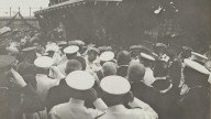 07. Император Николай II среди встречающих
