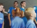 Артем Дзюба дернул девочку за косичку перед футбольным матчем