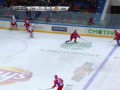 Томми Мяки застрял между стеклами / Maki stuck between arena glass