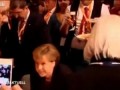 Ангелу Меркель облили пивом