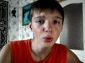 Начинающий певец