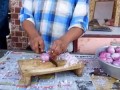 Индус режет лук как Бог!
