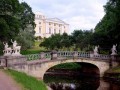 41.Павловский дворец и мост Кентавров в парке.