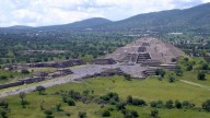 Piramide_de_la_Luna_072006