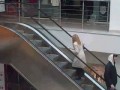 Блондинка и Брутальный Эскалатор