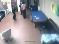 Коп месит мужика