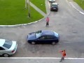 Очередная попытка женщины припарковать машину