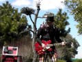 One-Man-Band Sings "No Woman No Cry"