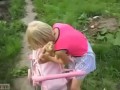 Этот котик смирился с ролью ляльки