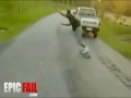 Головой в машину на скейте