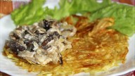 с белыми грибами со сметаной