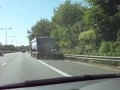 Грузовик и спущенная шина