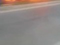 ЛЮДИ ВОВРЕМЯ СПАСЛИСЬ ИЗ ГОРЯЩЕЙ МАШИНЫ