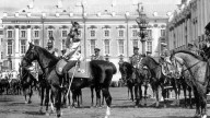 Николай II проводит смотр лейб-гвардии Кирасирского по