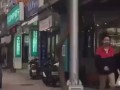 Собака Пристроилась к Хозяину
