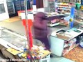 Продавщица отбила грабителя черенком от лопаты