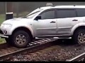 На джипе через рельсы
