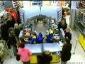 В пинском магазине продавцу надевают ведро на голову