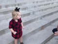 Девочка впервые видит своего отца без бороды