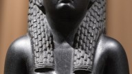 Statue_of_Cleopatra_VII._Saint_Petersburg,_The_State_Hermitage_Museum._(45234496134)