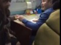 Заведующий больницей избивает пациентку