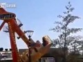 Выпал из аттракциона