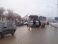 Полицейские силой вытаскивают из-за руля водителя из автобуса