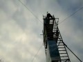 Прыжок с вышки в мелкий бассейн